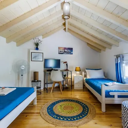 Villa Karderina Cozy By The River *