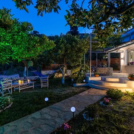 Villa Karderina Cozy By The River *